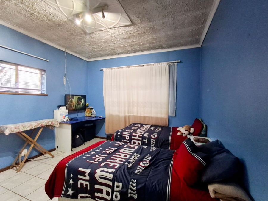 5 Bedroom Property for Sale in Summerpride Eastern Cape